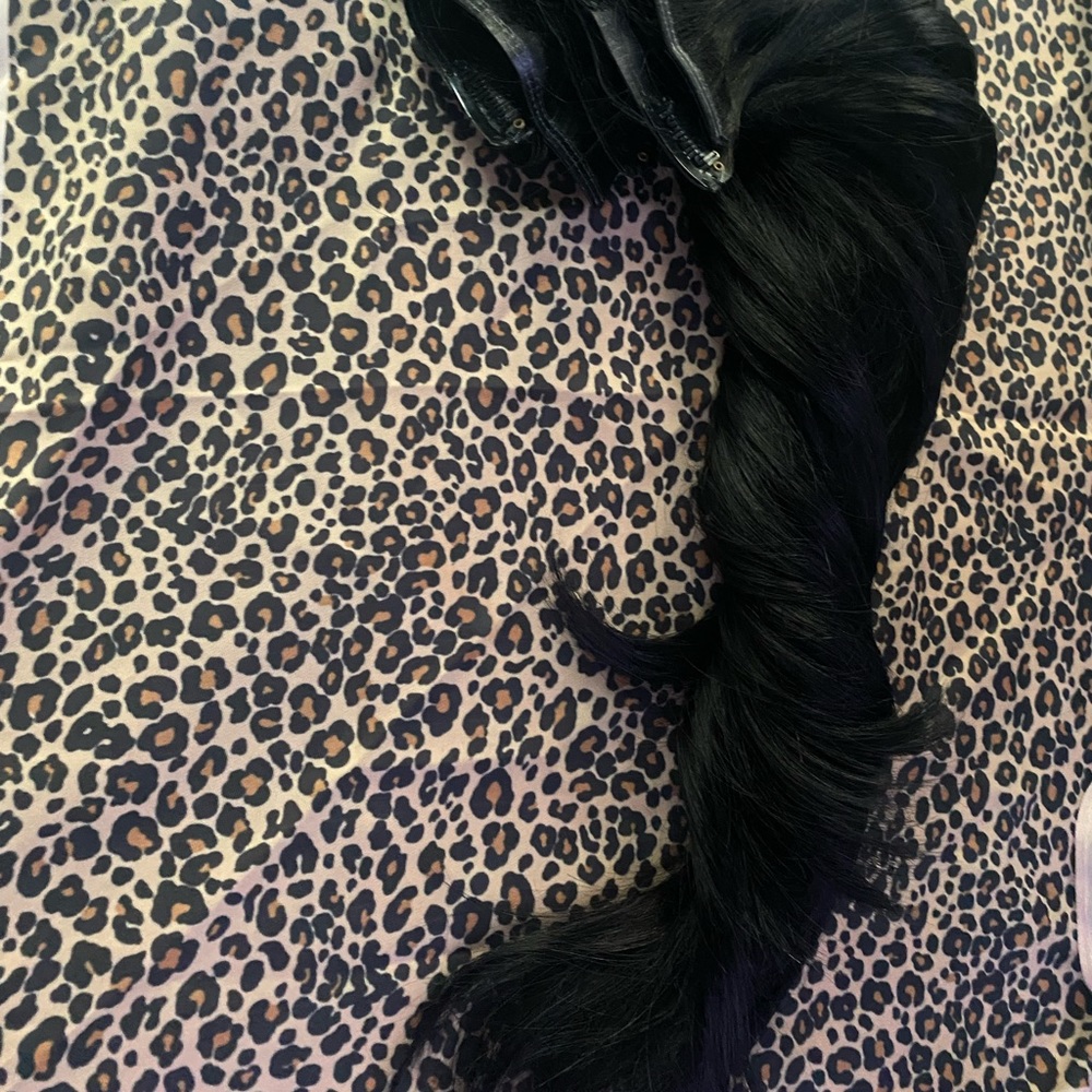 Luxy hair clip in extensions